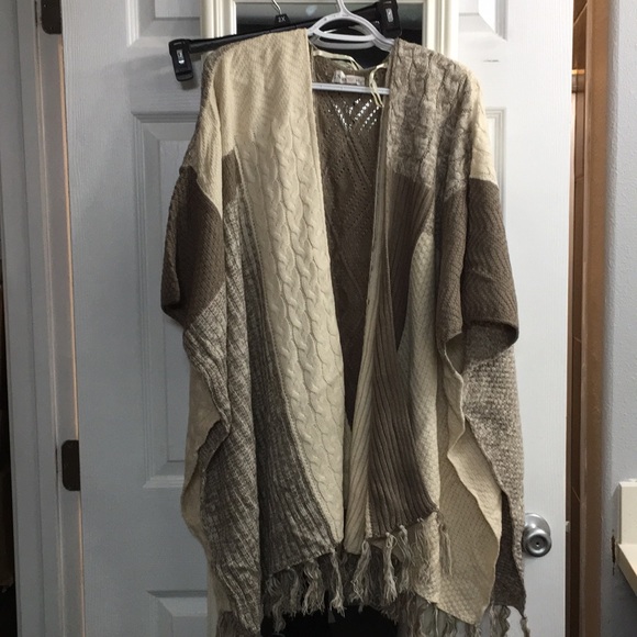 Knox Rose Poncho NWT - Picture 3 of 4